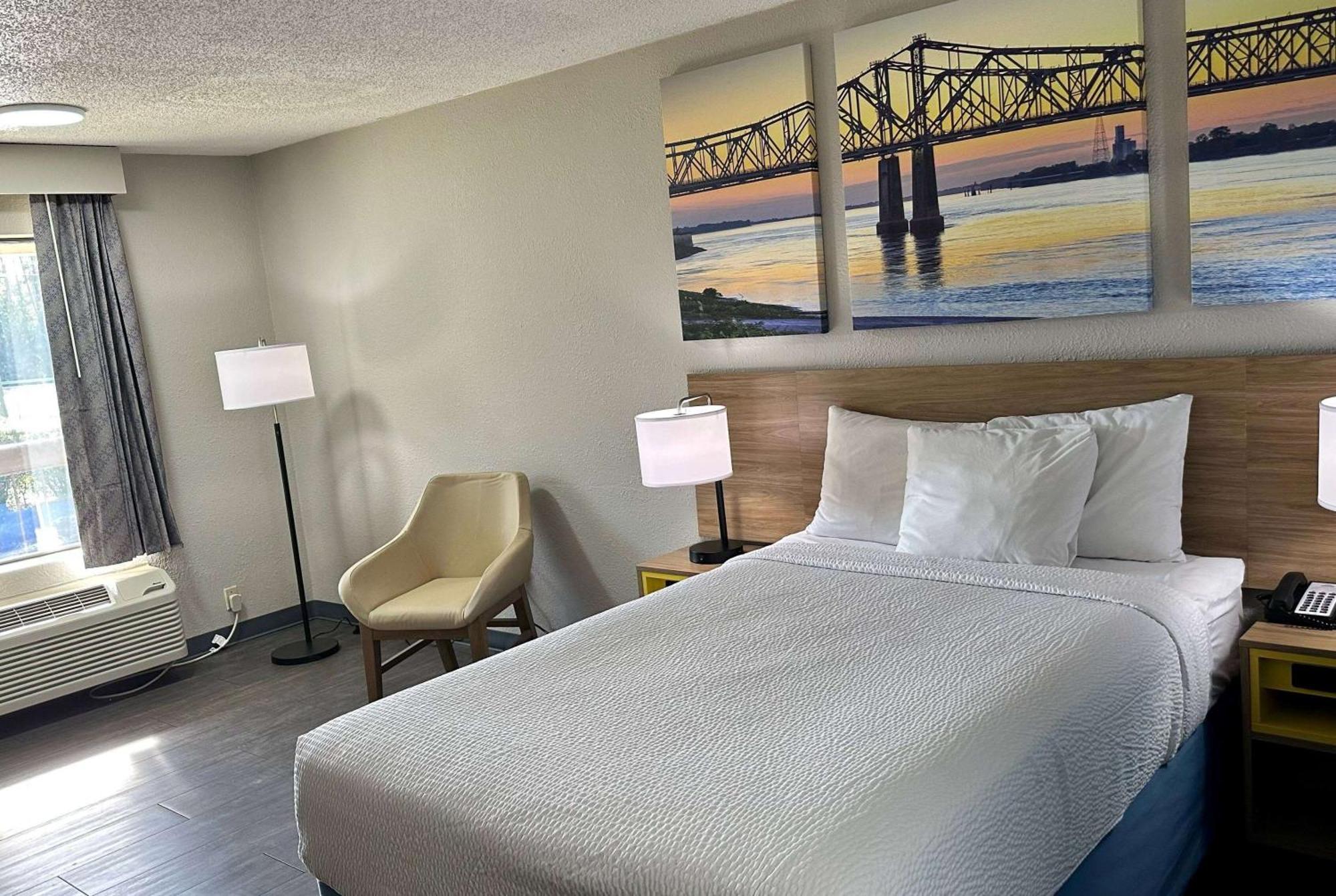Days Inn By Wyndham Columbia Ne Fort Jackson Bagian luar foto